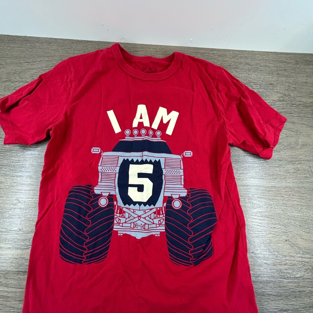 Place Red T-Shirt